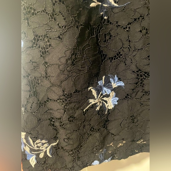 Ann Taylor Lace Sleeveless Top Size 2 - Picture 4 of 5